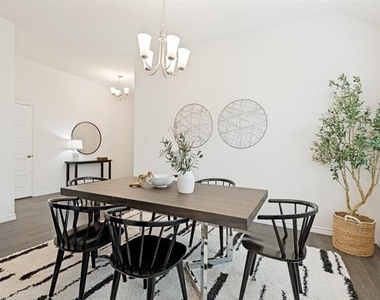 424 Baltimore Avenue - Photo Thumbnail 5
