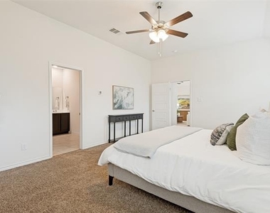 424 Baltimore Avenue - Photo Thumbnail 13