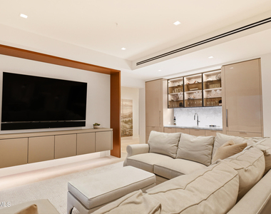 6587 N Palmeraie Boulevard - Photo Thumbnail 3
