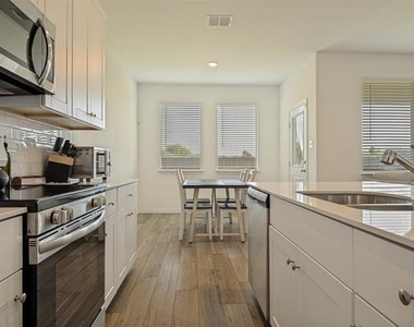 328 Ardsley Lane - Photo Thumbnail 8