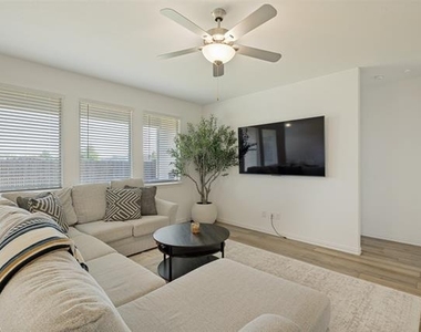 328 Ardsley Lane - Photo Thumbnail 5