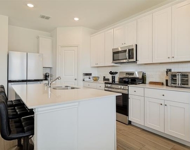328 Ardsley Lane - Photo Thumbnail 10
