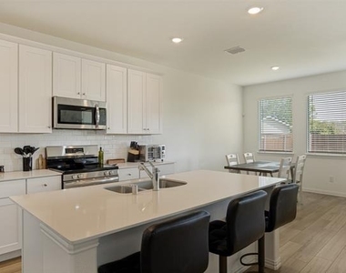 328 Ardsley Lane - Photo Thumbnail 7