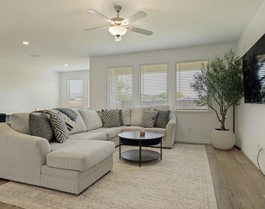 328 Ardsley Lane - Photo Thumbnail 4