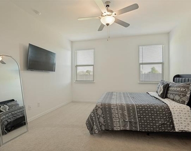 328 Ardsley Lane - Photo Thumbnail 14
