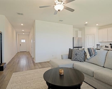 328 Ardsley Lane - Photo Thumbnail 2