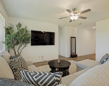 328 Ardsley Lane - Photo Thumbnail 3