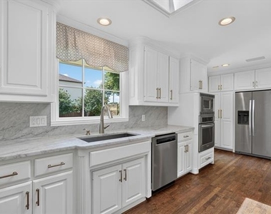 5804 Norway Road - Photo Thumbnail 6
