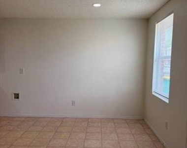 1216 Wisdom Drive - Photo Thumbnail 5
