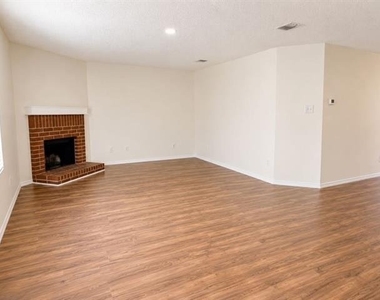 1216 Wisdom Drive - Photo Thumbnail 4