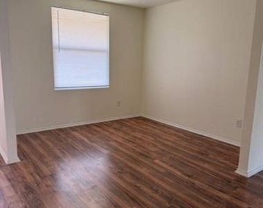 1216 Wisdom Drive - Photo Thumbnail 8