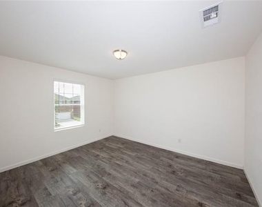 1812 Washington Street - Photo Thumbnail 29