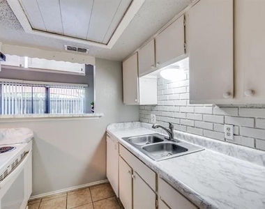 7152 Fair Oaks Avenue - Photo Thumbnail 3