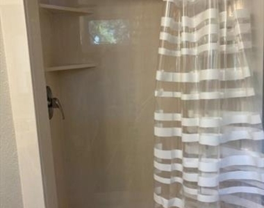 725 Peach Street - Photo Thumbnail 11