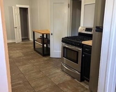 725 Peach Street - Photo Thumbnail 5