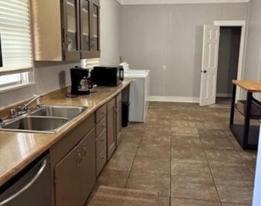 725 Peach Street - Photo Thumbnail 4