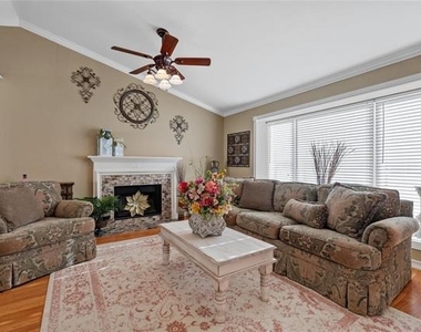 1003 Ashby Drive - Photo Thumbnail 4