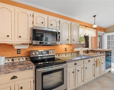 1003 Ashby Drive - Photo Thumbnail 13