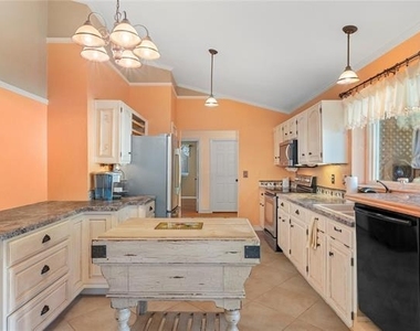 1003 Ashby Drive - Photo Thumbnail 11