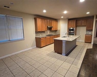 800 Ping Street - Photo Thumbnail 4