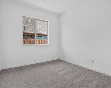 620 Godley - Photo Thumbnail 15