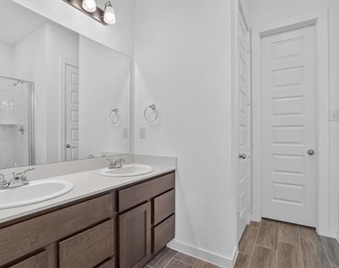 620 Godley - Photo Thumbnail 21
