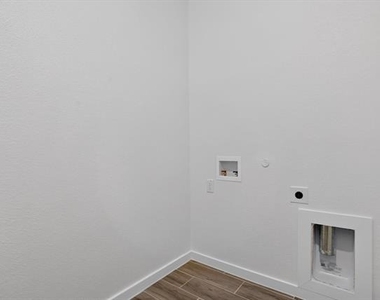 620 Godley - Photo Thumbnail 17