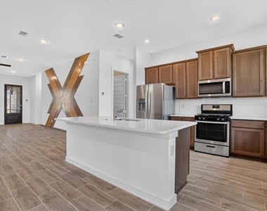 620 Godley - Photo Thumbnail 12