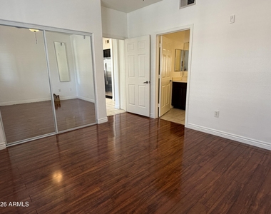 920 E Devonshire Avenue - Photo Thumbnail 8