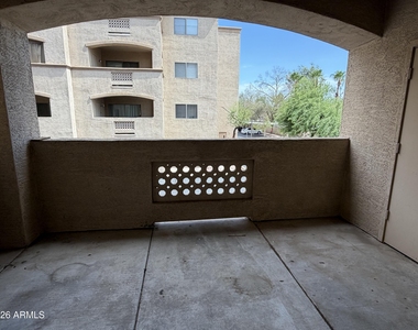 920 E Devonshire Avenue - Photo Thumbnail 10