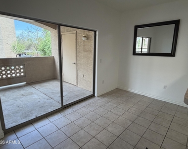 920 E Devonshire Avenue - Photo Thumbnail 4