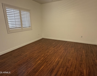 920 E Devonshire Avenue - Photo Thumbnail 6