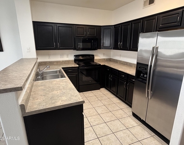 920 E Devonshire Avenue - Photo Thumbnail 3