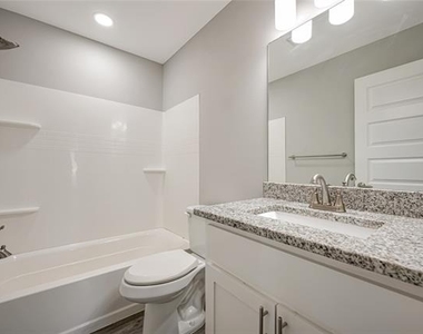 907 W Collins Street - Photo Thumbnail 14