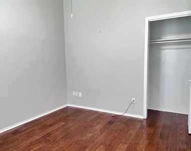 10718 Brandenberg Drive - Photo Thumbnail 6