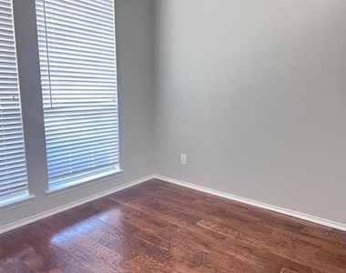 10718 Brandenberg Drive - Photo Thumbnail 5
