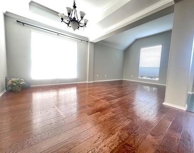 10718 Brandenberg Drive - Photo Thumbnail 3