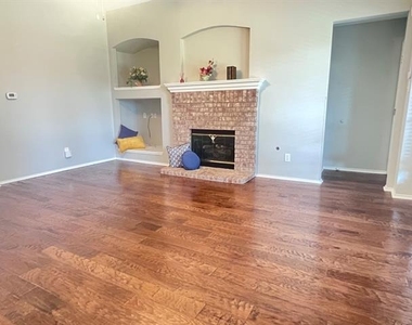 10718 Brandenberg Drive - Photo Thumbnail 7