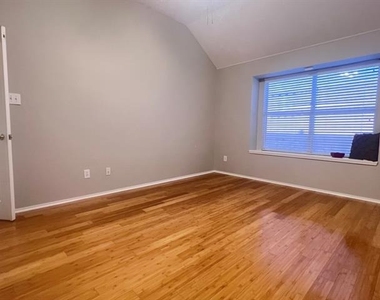 10718 Brandenberg Drive - Photo Thumbnail 13
