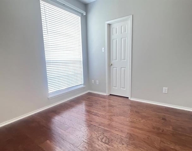 10718 Brandenberg Drive - Photo Thumbnail 18