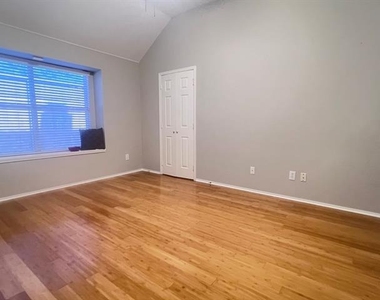 10718 Brandenberg Drive - Photo Thumbnail 12