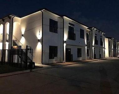 1514 E 15th Street - Photo Thumbnail 1
