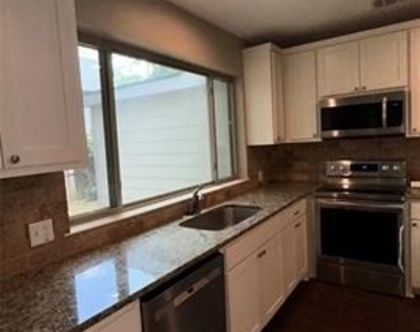 2816 Gordon Avenue - Photo Thumbnail 7