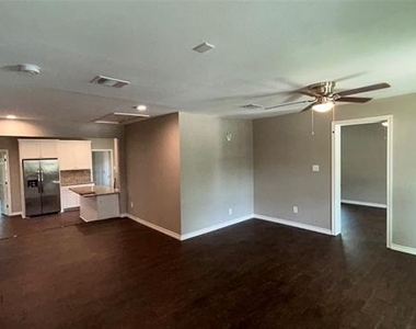 2816 Gordon Avenue - Photo Thumbnail 1