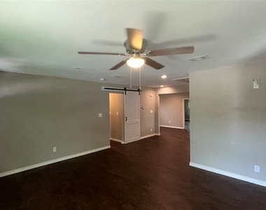 2816 Gordon Avenue - Photo Thumbnail 2