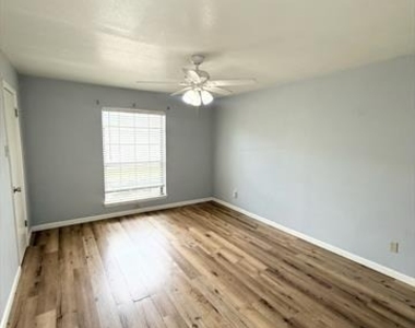 12888 Montfort Drive - Photo Thumbnail 4