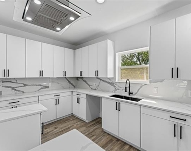 3142 Harmon Street - Photo Thumbnail 8