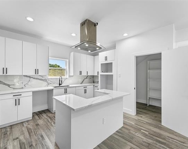 3142 Harmon Street - Photo Thumbnail 7