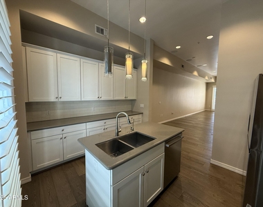 421 W 6th Street - Photo Thumbnail 8