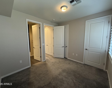 421 W 6th Street - Photo Thumbnail 18